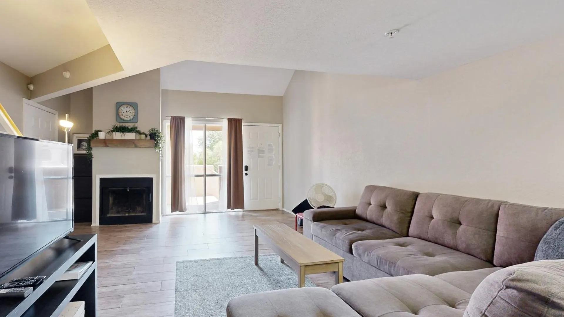 Modern Scottsdale South Apartment