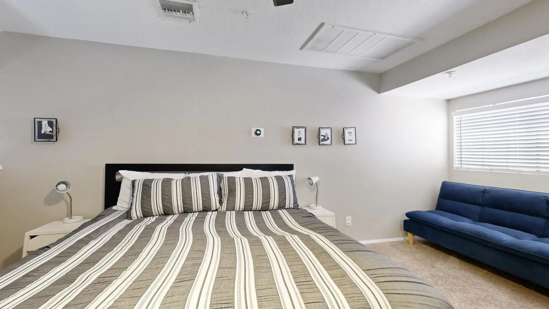 Modern Scottsdale South Apartment
